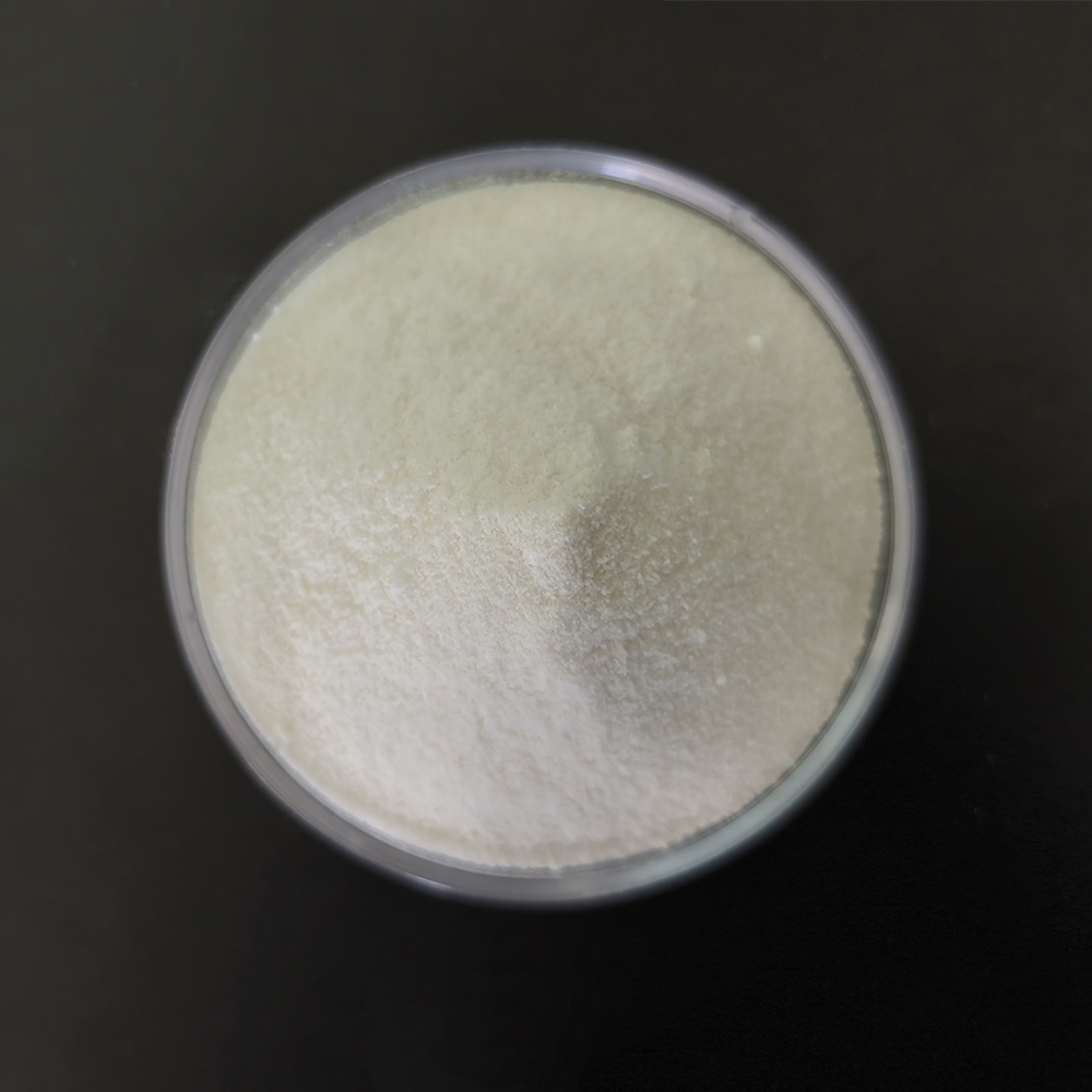 Ivory powder or flake-shaped solid. It can be dispersed well in hot water and soluble in ethanol and hot oils and fats with pleasant caramel-like odor. It is an anionic emulsifier with HLB value of 8.3.